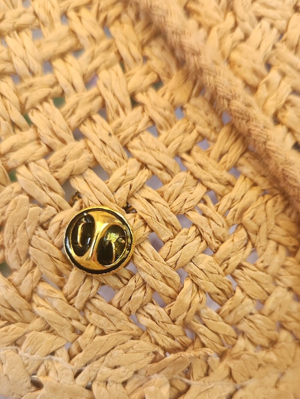 New Gold-Tone Bee and Emerald Chain Brooch - Women Jewelry - Picture 4 of 5